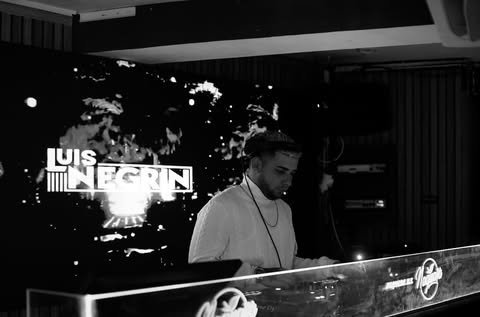 Imagen de ¡PARTICIPA Y GANA! 100$ 🎉🎄🎆🎇 

1 Darle LIKE a e