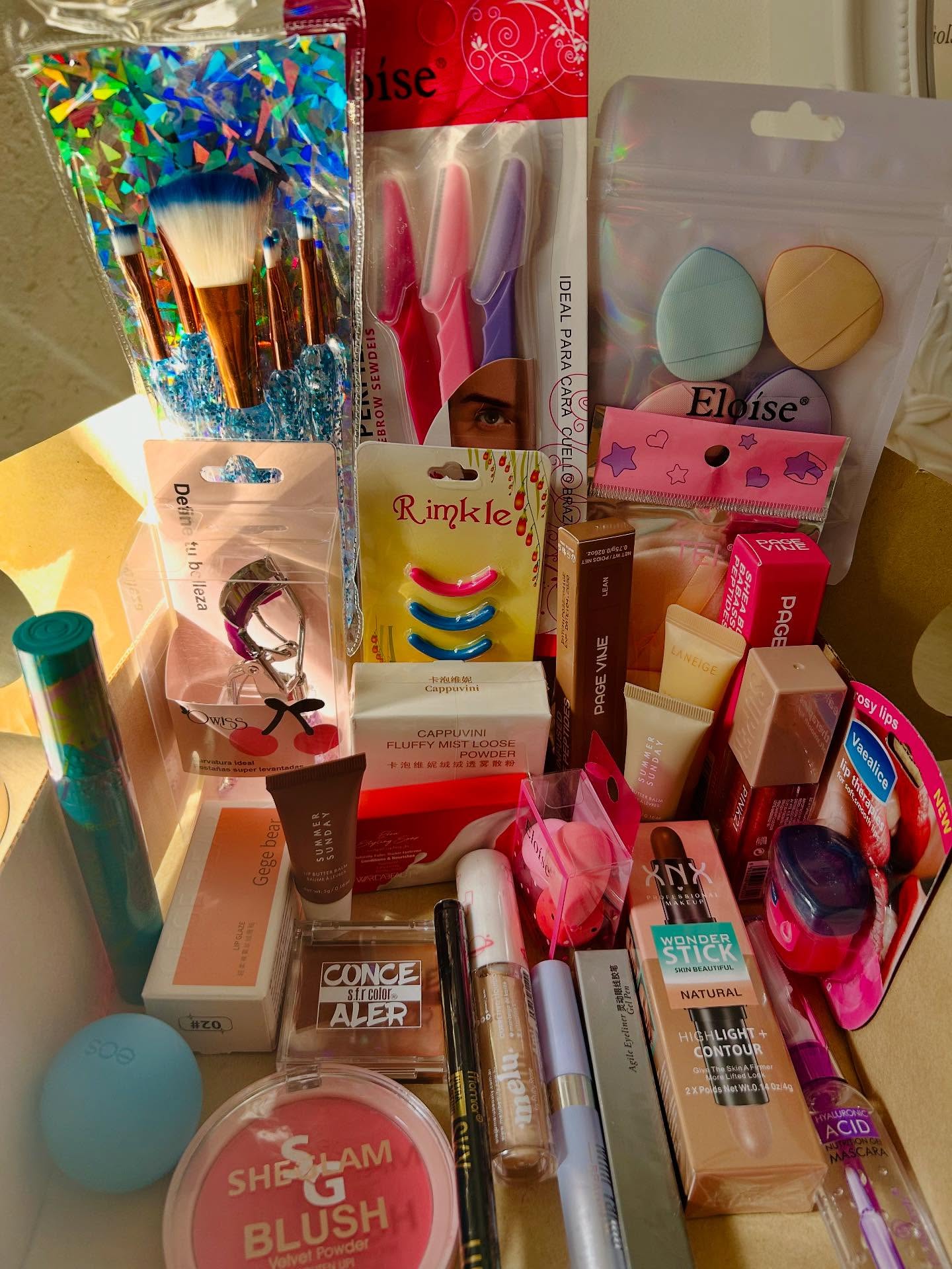 Imagen de 📢 ¡MEGA SORTEO DE MAQUILLAJE! 💄✨
Llevate este set