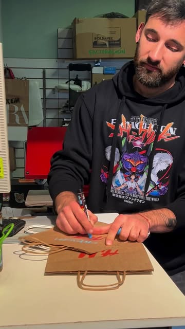 Imagen de ¿Te quedaste con ganas de intervenir bolsas? 🎨
Entonces